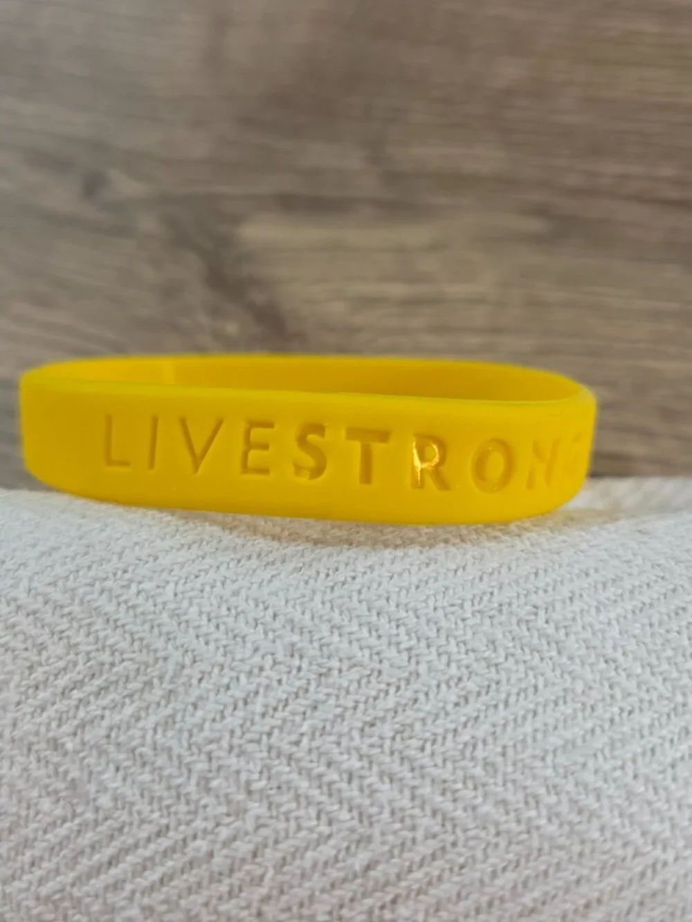LIVESTRONG Yellow Silicone‎ Wristband Bracelet Cancer Awareness Adult Size